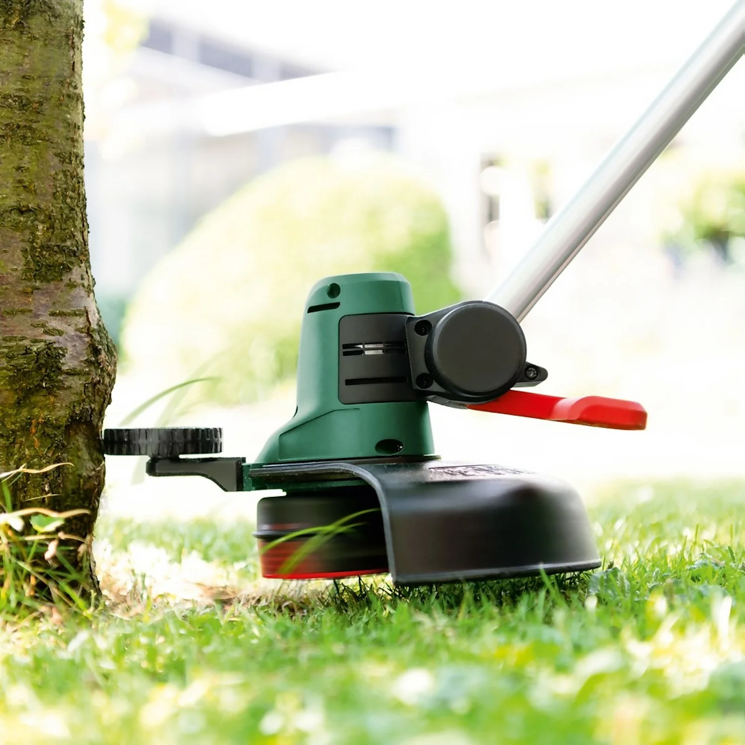 Bosch 18-260 26cm 18V UniversalGrassCut Grass Trimmer 5 Bosch 18-260 26cm 18V UniversalGrassCut Grass Trimmer - Image 5