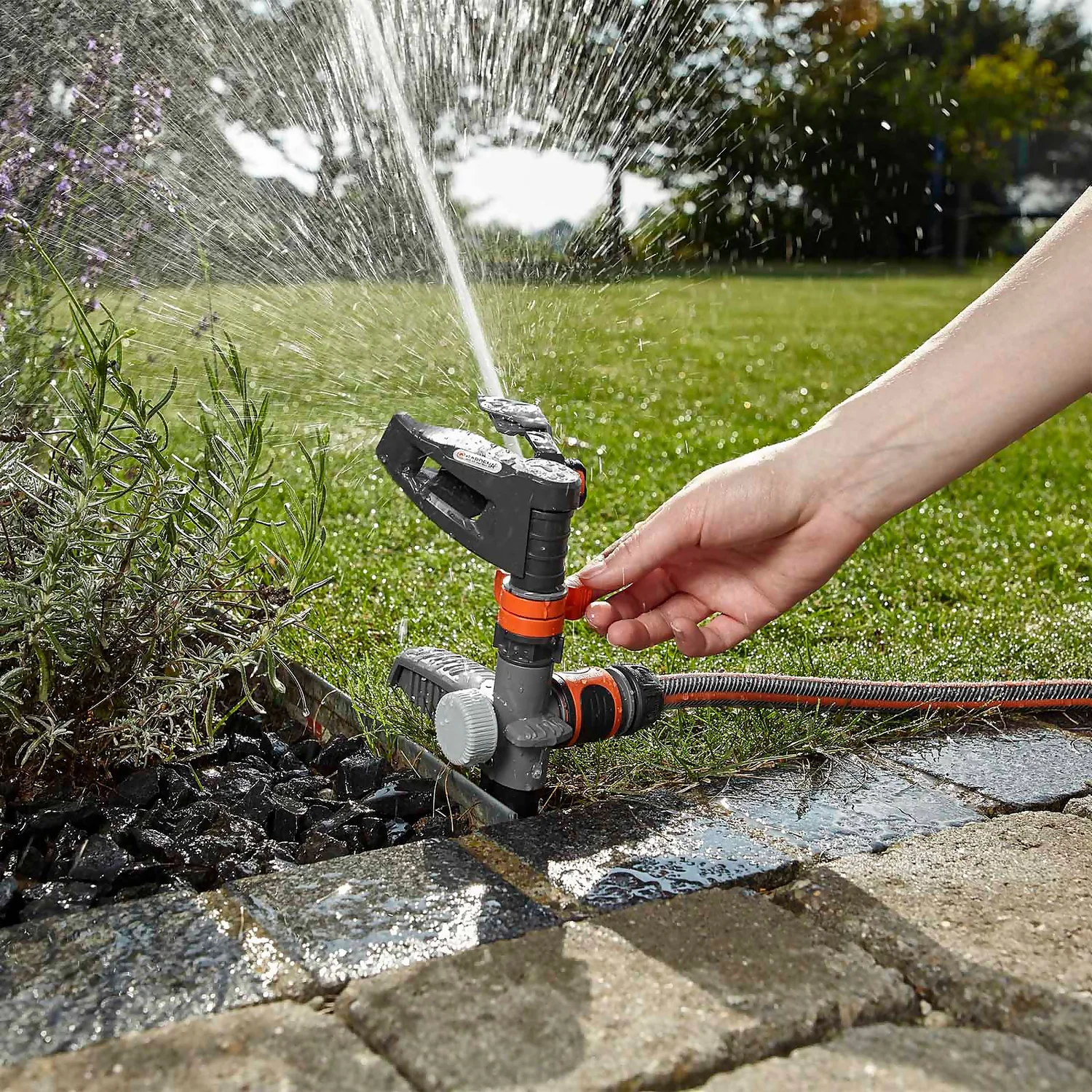 GARDENA Pulse Spike Water Sprinkler 2 GARDENA Pulse Spike Water Sprinkler - Image 2