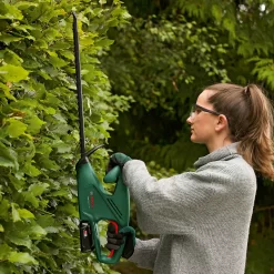 Bosch EasyHedgeCut 18-45 Hedge Trimmer -Garden Tool Store 13496928 3844961768831319