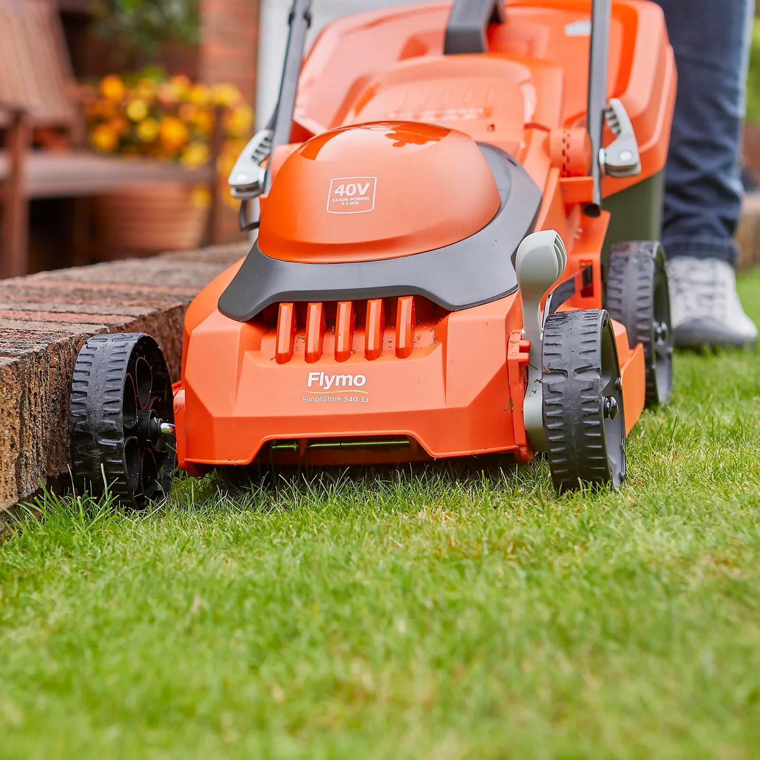 Flymo 20V SimpliStore 340R Li Cordless Mower - 30cm 7 Flymo 20V SimpliStore 340R Li Cordless Mower - 30cm - Image 7