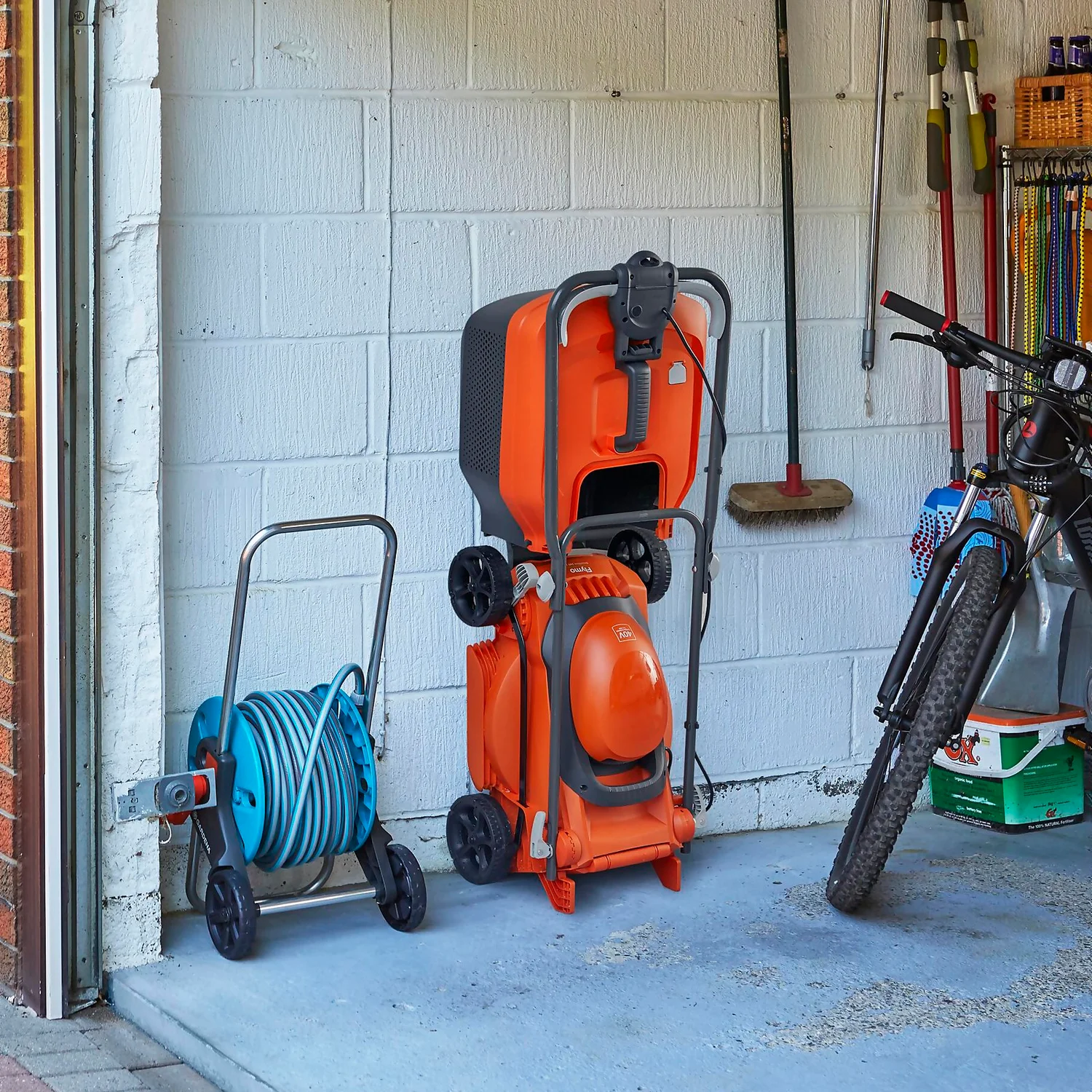 Flymo 20V SimpliStore 340R Li Cordless Mower - 30cm 3 Flymo 20V SimpliStore 340R Li Cordless Mower - 30cm - Image 3