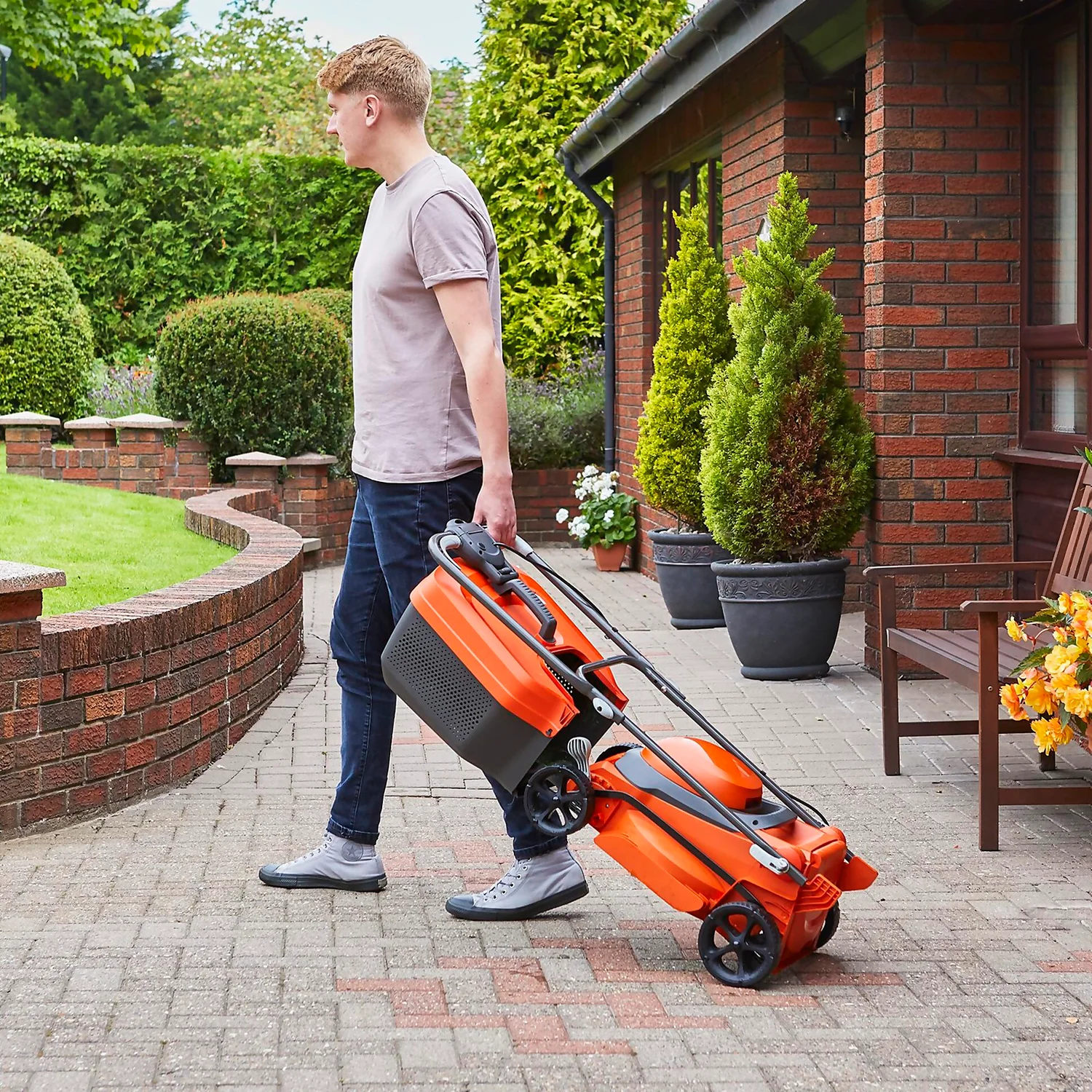 Flymo 20V SimpliStore 340R Li Cordless Mower - 30cm 6 Flymo 20V SimpliStore 340R Li Cordless Mower - 30cm - Image 6