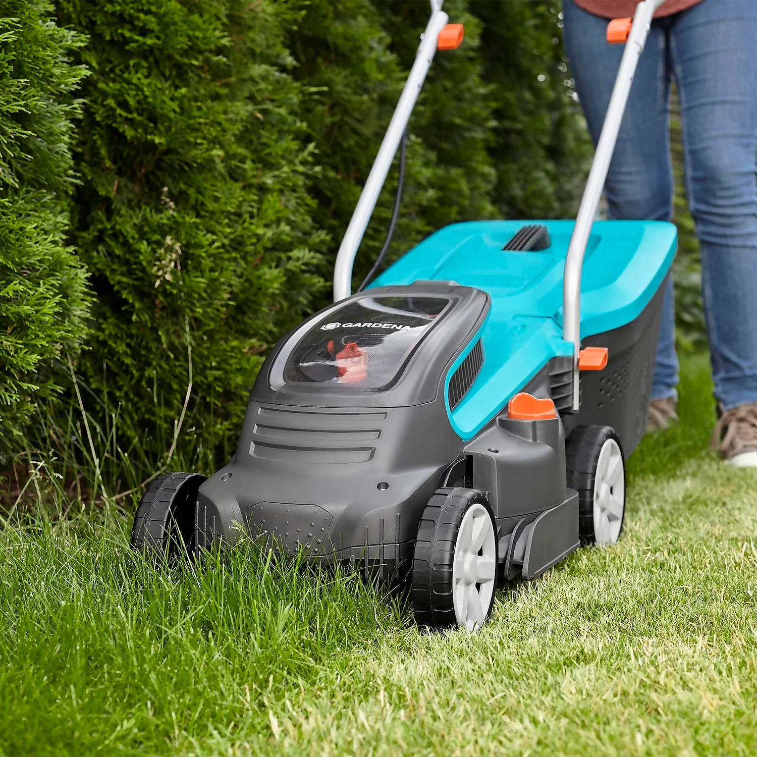 GARDENA 36V PowerMax Cordless Lawn Mower - 32cm 2 GARDENA 36V PowerMax Cordless Lawn Mower - 32cm - Image 2