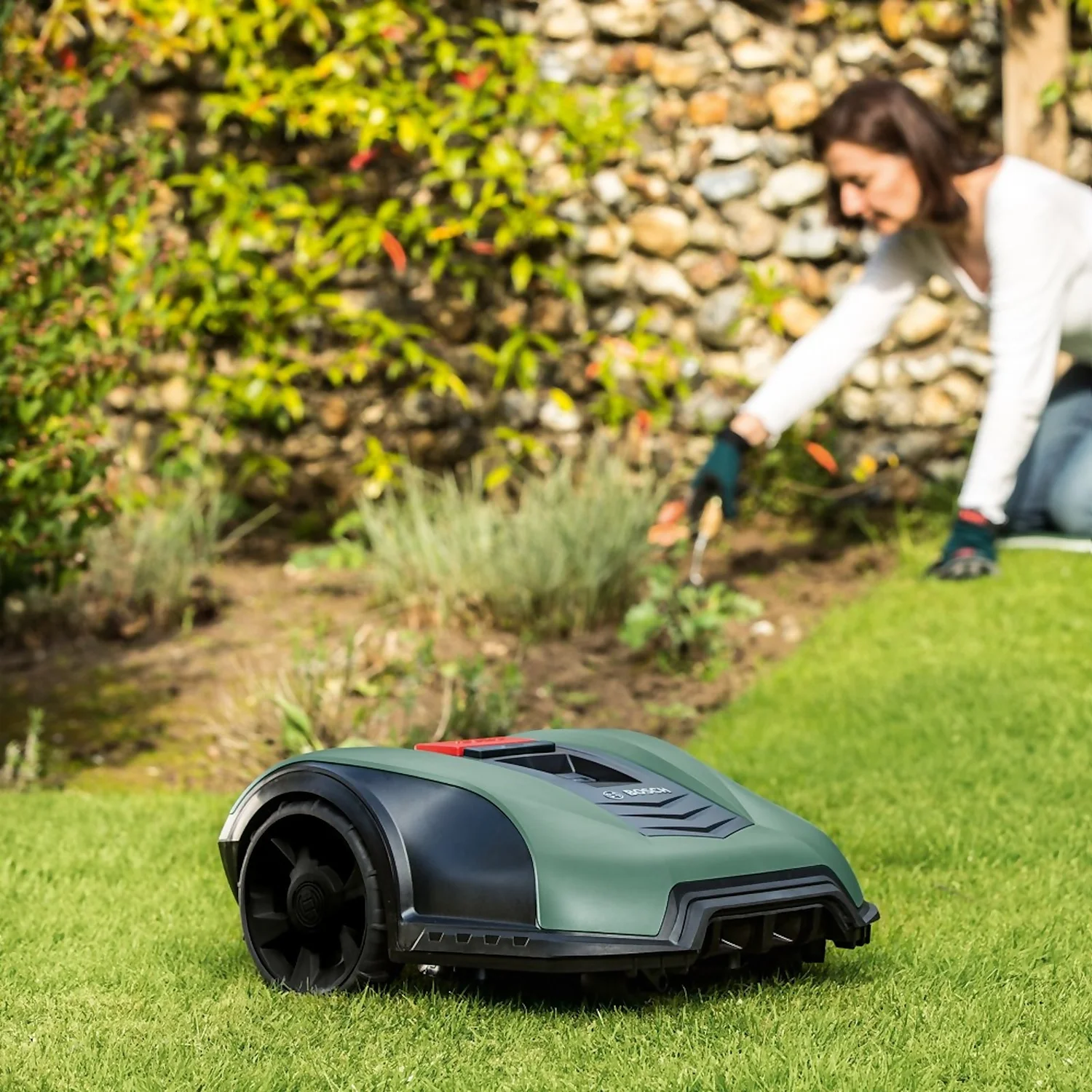 Bosch 18V Indego M Plus 700 Robotic Lawn Mower - 19cm 7 Bosch 18V Indego M Plus 700 Robotic Lawn Mower - 19cm - Image 7