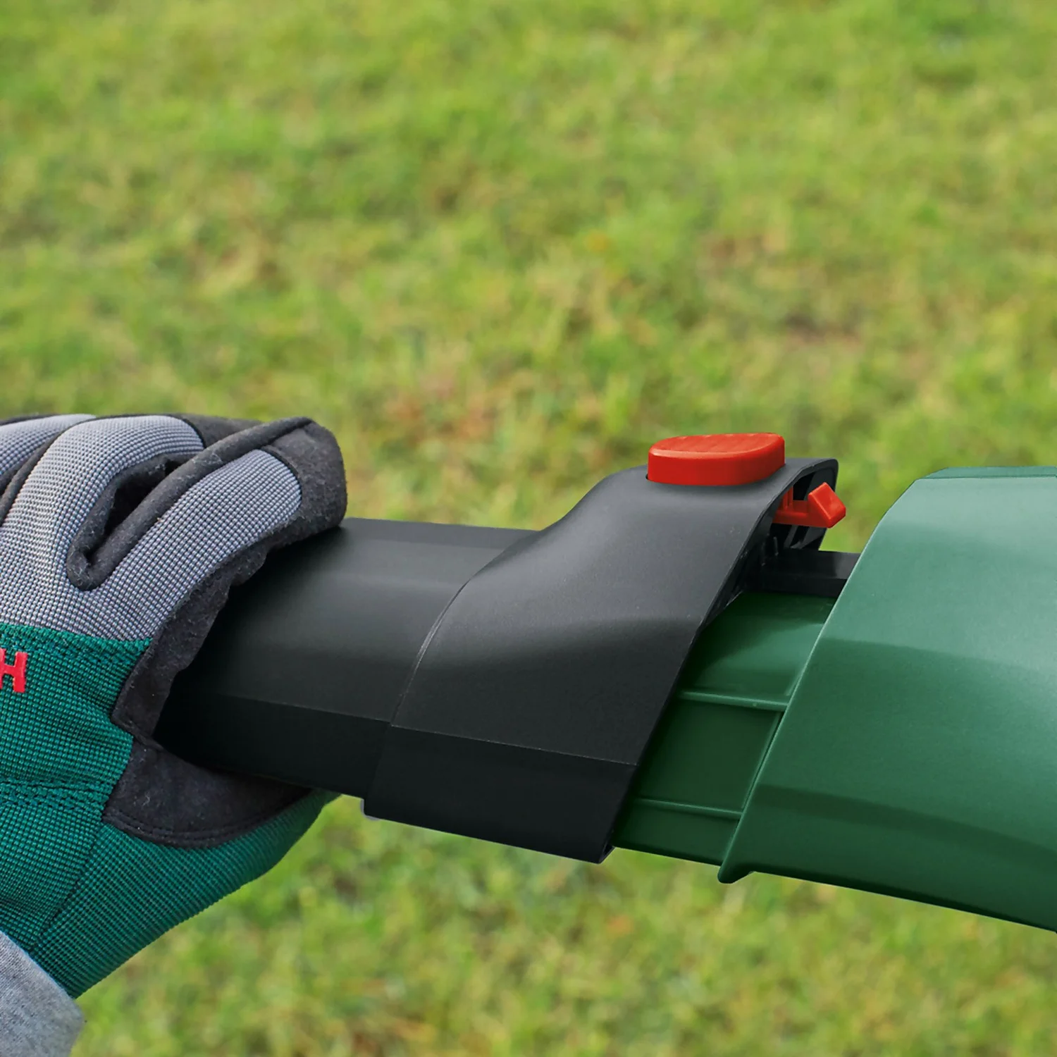 Bosch UniversalGardenTidy 3000 Blower Vac 5 Bosch UniversalGardenTidy 3000 Blower Vac - Image 5