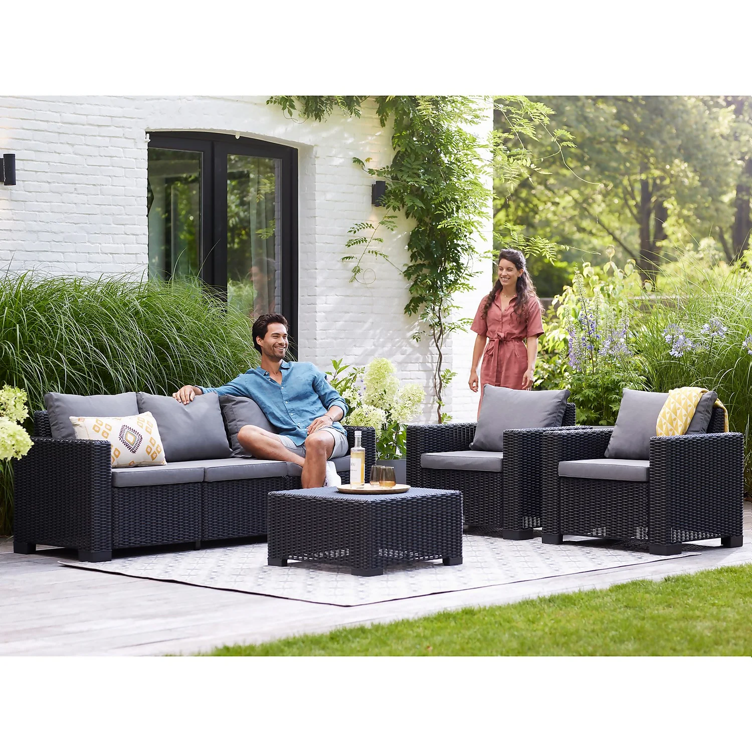 Keter California 5 Seater Outdoor Garden Furniture Sofa And Lounge Set - Graphite With Grey Cushions 2 Keter California 5 Seater Outdoor Garden Furniture Sofa And Lounge Set - Graphite With Grey Cushions - Image 2
