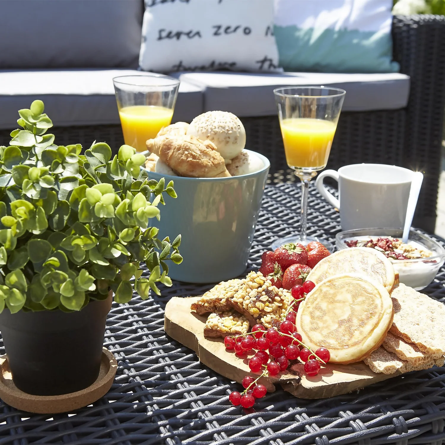 Keter California 4 Seater Outdoor Garden Furniture Chaise Lounge Set - Graphite With Grey Cushions 6 Keter California 4 Seater Outdoor Garden Furniture Chaise Lounge Set - Graphite With Grey Cushions - Image 6